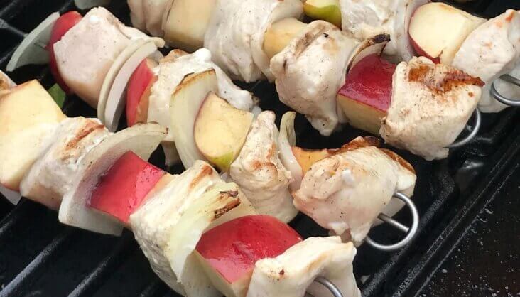 Hähnchenspieß mit Äpfeln Rezept von Elbe-Obst aus dem Alten Land