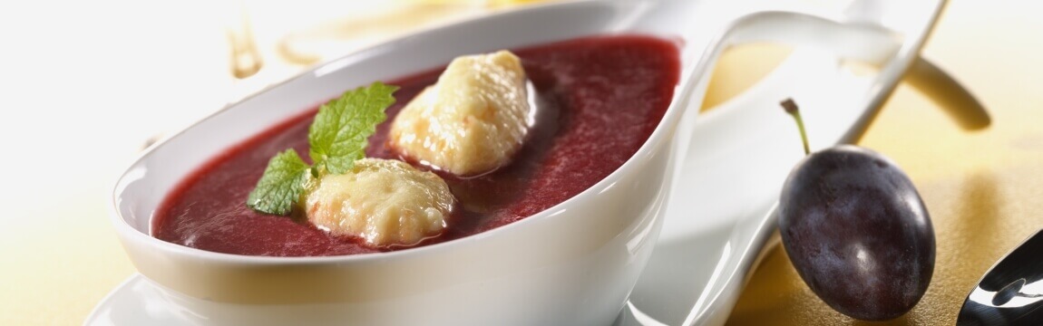 Pflaumensüppchen mit Marzipan-Grießnocken
