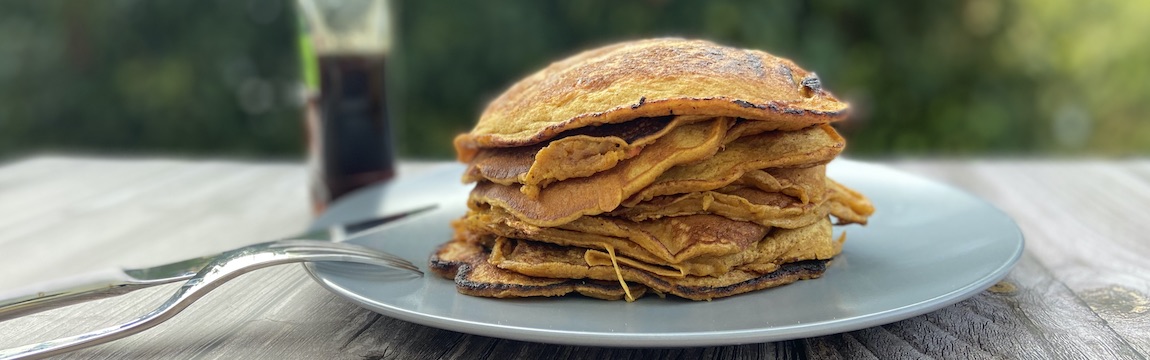 Gewürzte Kürbis-Apfel-Pfannkuchen