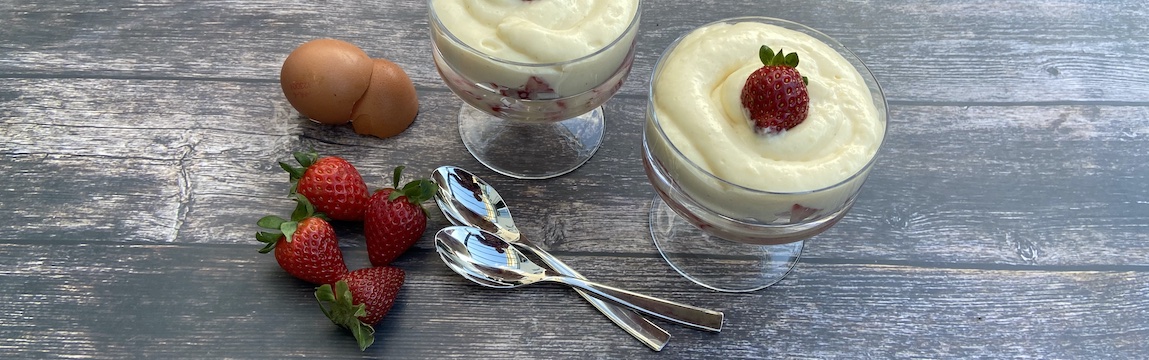Eierlikörcreme mit Erdbeeren