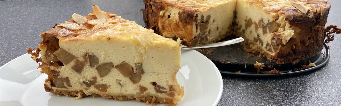 Käsekuchen mit Apfelfüllung