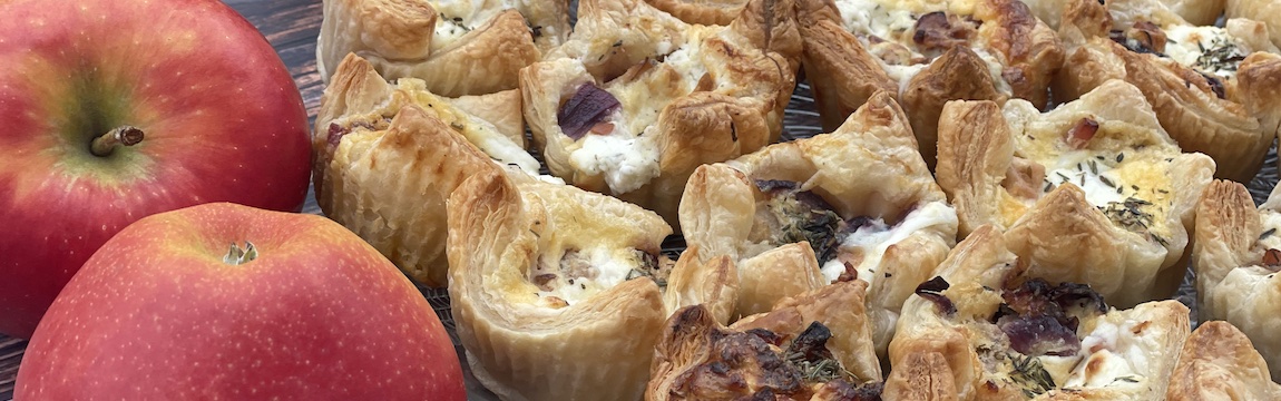 Mini-Quiches mit Apfel und Bacon